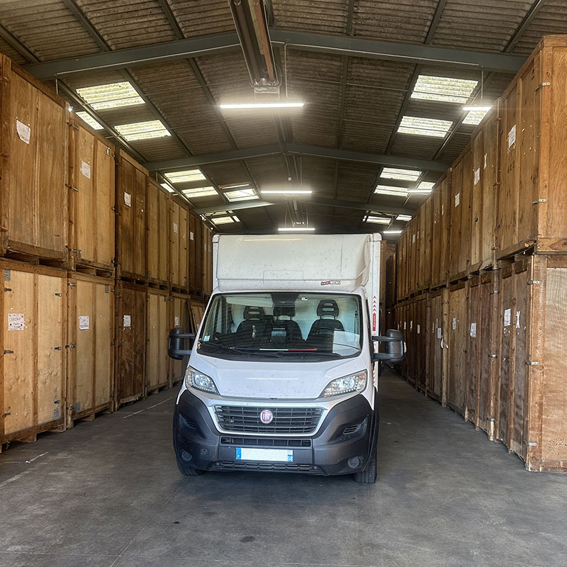 Un camion de déménagement